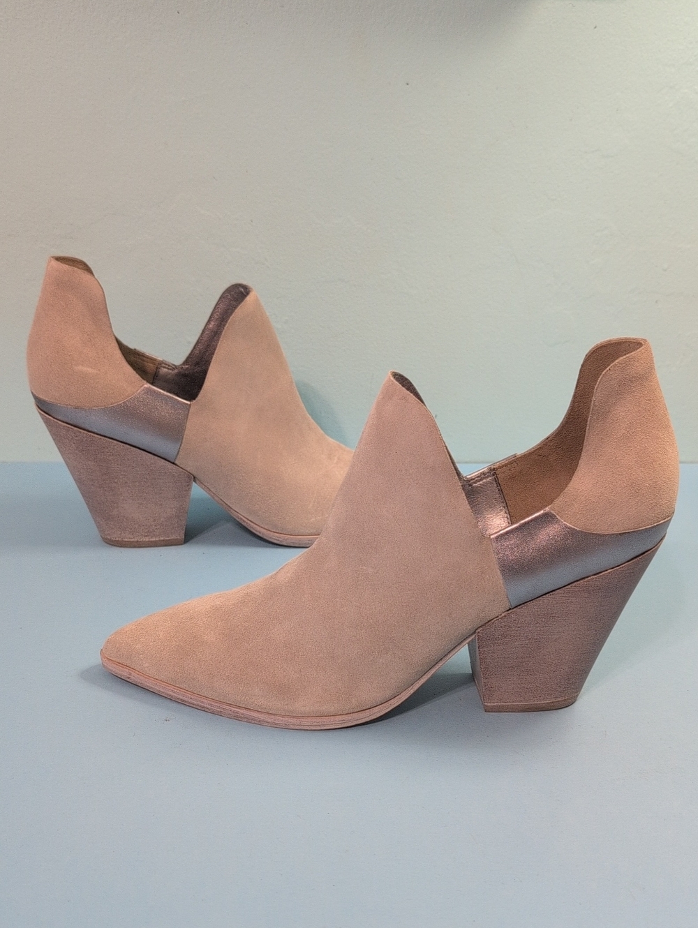 NWOB,Sigerson Morrison, Taupe Suede Pointed Block Heel Booties, Size 40